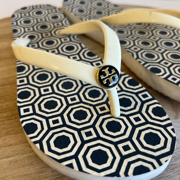 Tory Burch Blue & White Pattern Embellished Logo Flip Flop Sandal Size 6 - Picture 1 of 10